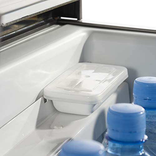 Eiswürfel in einer Absorber-Kühlbox.